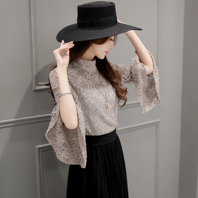 国庆游玩，女人别再裙子配高跟鞋，瞧这样的套装，一款比一款美嫩