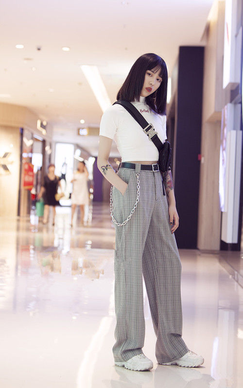 重庆街拍:虽然人长得一般，但只要穿对了，一样能展现你的美