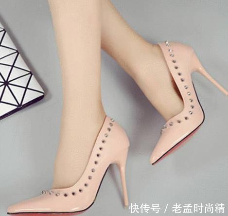  『女人味』穿上了优雅女神范尽显的高跟鞋，好看又有女人味，让你气质满满