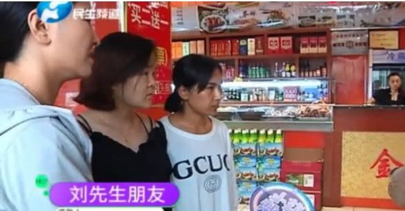 男子和朋友去聚餐，一看碗里傻了眼，老板娘：我看谁敢播！