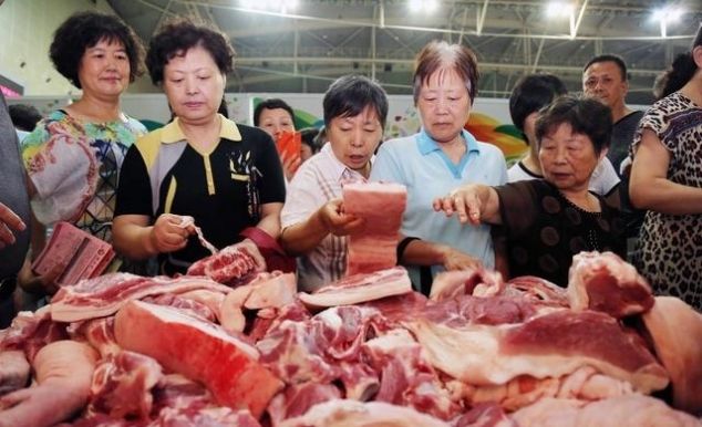 猪肉值钱都挑小猪仔，猪肉不值钱都拣大的要，这到底是为什么？