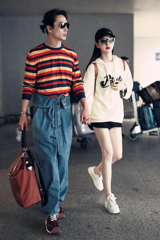 李承铉的穿衣技术就是撩妹神器，这衣服穿的满满都是对妻女的爱！