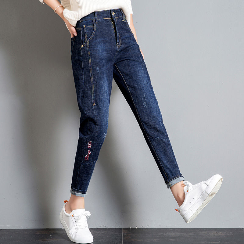 穿裙子不一定好看，今秋更流行“牛仔裤”，穿上那叫一个美丽高挑