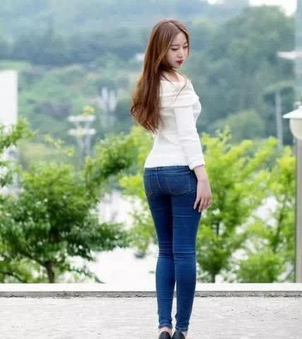 时尚穿搭,如果你想成为时尚的佼佼者,牛仔裤将成为你最好的选择