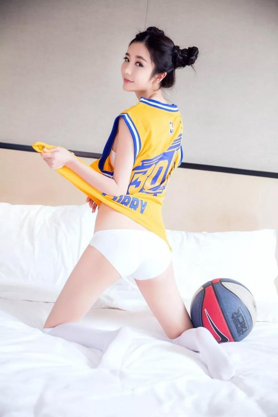 人像摄影：小姐姐玩起球来萌萌哒