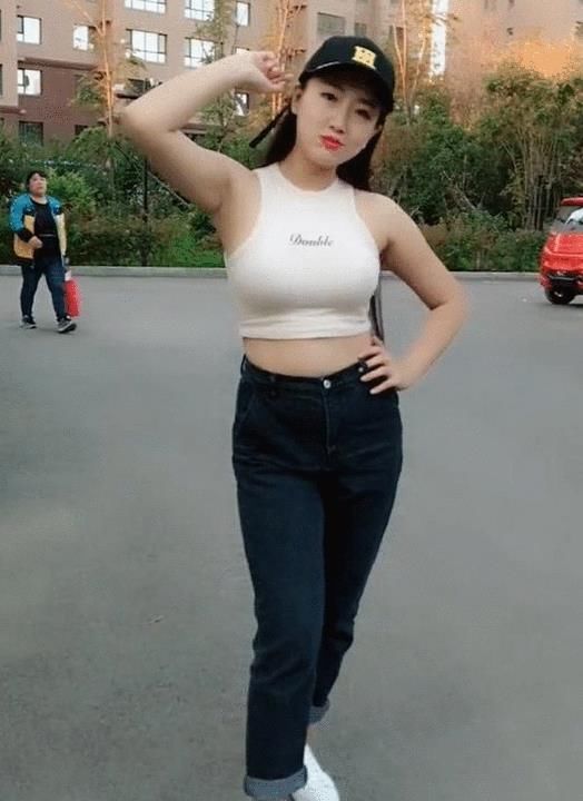  美女|潮流小姐姐诗情画意，飒爽又酷帅美女，很迷人！
