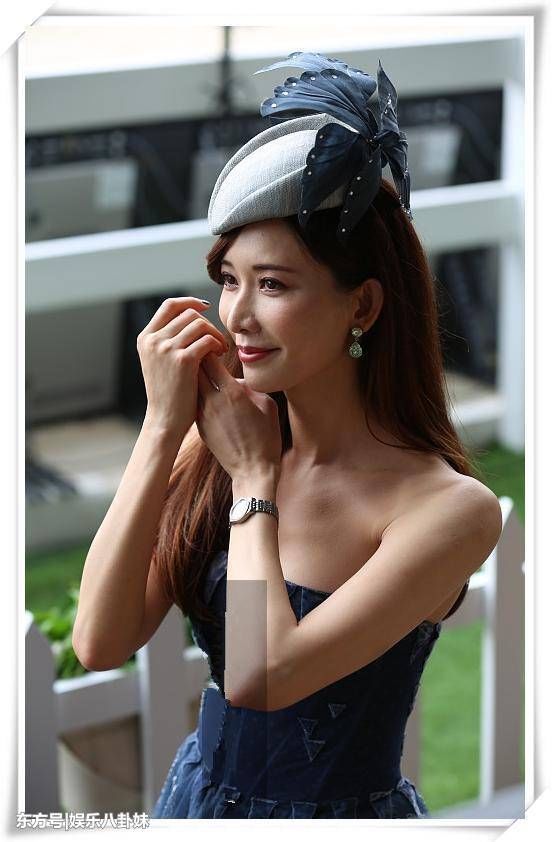 当110斤林志玲与86斤唐嫣同穿抹胸裙,看完瞬间不想减肥了