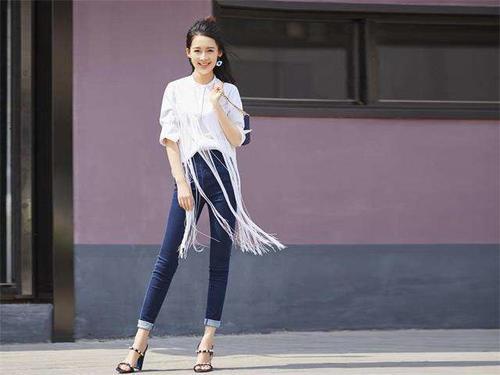 李沁越来越会穿了,时尚西装穿在身上,效果堪称卖家秀啊