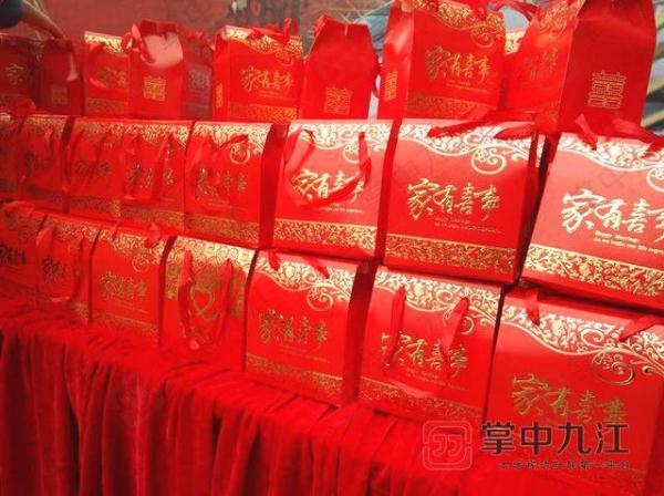 坐着火车去结婚！15对新人在九江搭上爱情专列，他们都是同行！