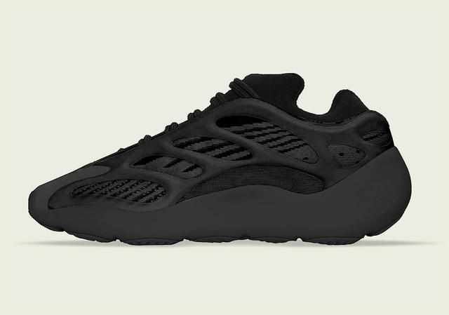  设计@YEEZY大军压境4月鞋坛！黑魂、全反光设计领衔
