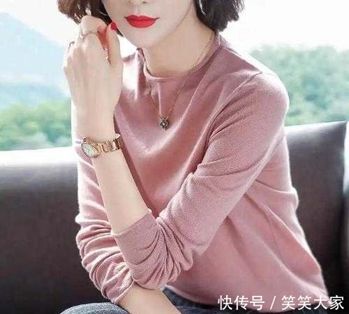 『女人』建议女人毛衣尽量不要搭裤子,瞧聪明女人的穿法,也太时髦洋气了