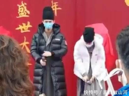  「感谢」迪丽热巴点头感谢，有谁注意吴磊的动作，意外暴露他的真实修养