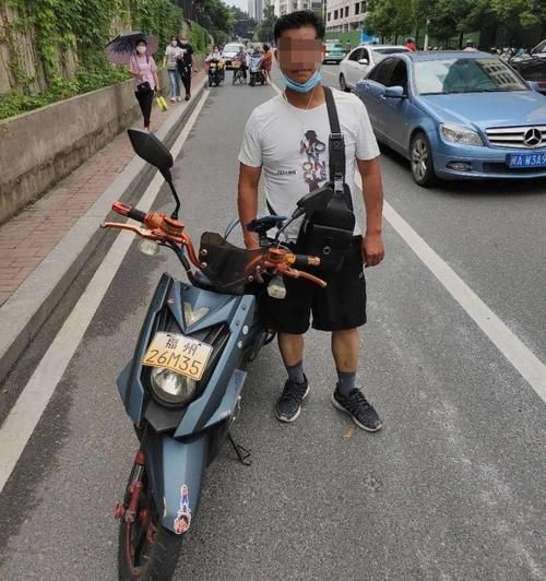 交警|福州严查!电动车这样上路,罚!