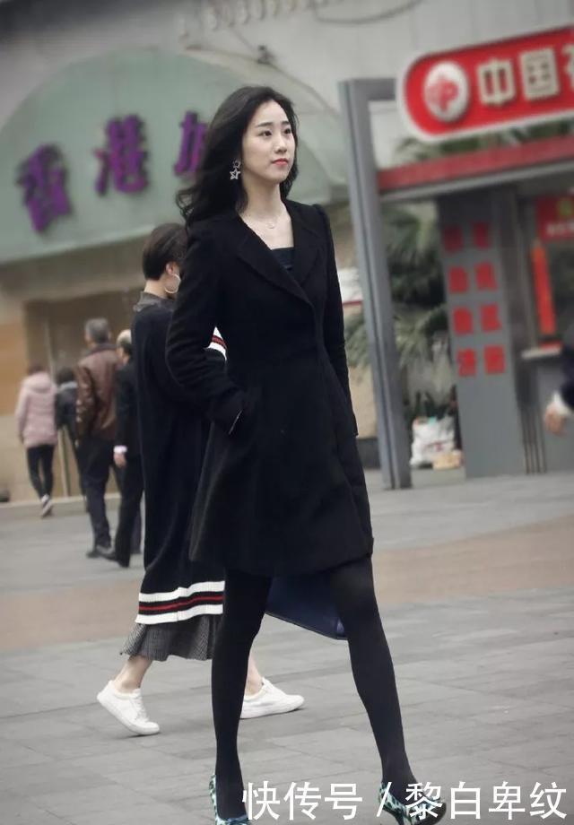 『身上穿着一』美女脚上搭配上一双一字带的高跟鞋,清爽又自在,双腿显得更迷人