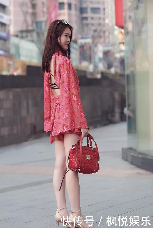  「双尖头的高」美女一双一字带的高跟鞋，看上去清爽又利落，又充满着女人味