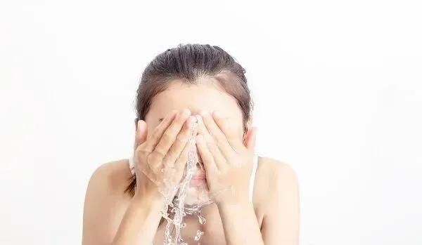 【调理】有的人一到春季就容易长痘,别烦恼,这4个调理方法一定有效