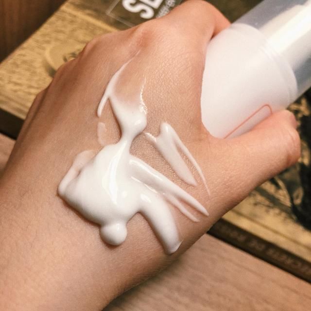 药店不起眼乳膏突然火了，满满都是维生素，保你7天白的像打水光