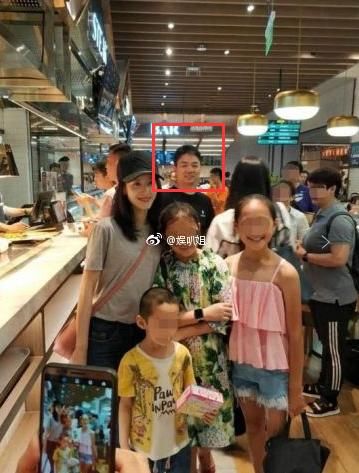 章泽天素颜又双叒叕上热搜了，这买了包月热搜服务吗？这颜值服气