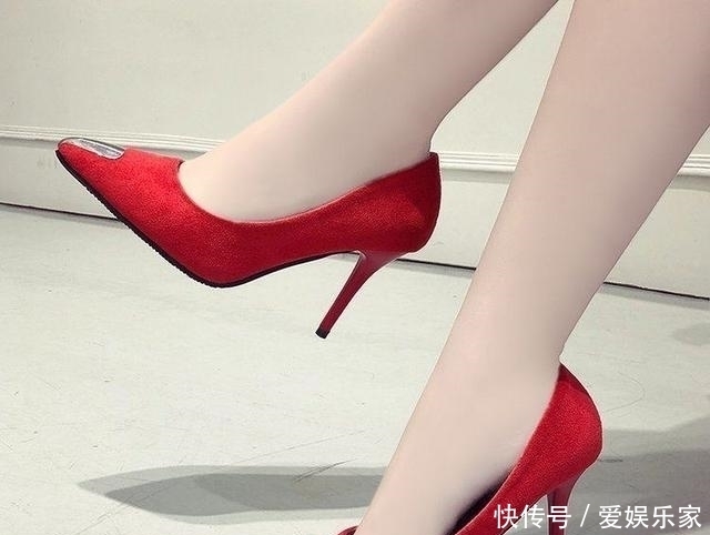  『气质』高跟鞋是女人的挚爱，十款时尚尖头小高跟，气质百搭超时尚