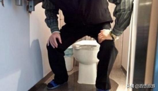 外国景区呼吁中国采取正确姿势用马桶，网友：不是不想啊！