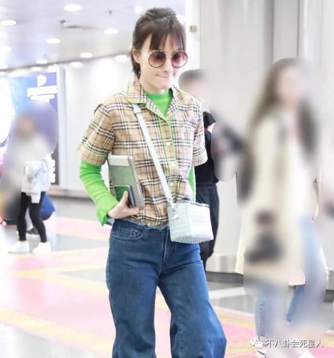 女星早秋机场秀，蒋欣依旧雄壮，张馨予幸福肥，吴昕身材比例太虐