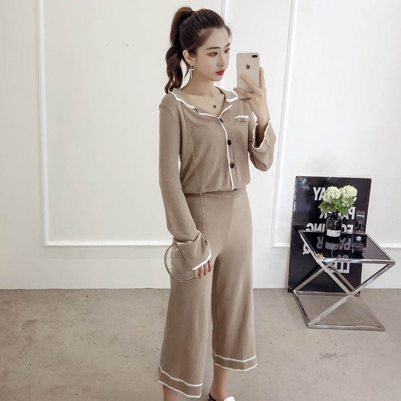 70后女人注意了，如今不流行连衣裙了，穿时髦两件套才显美显嫩