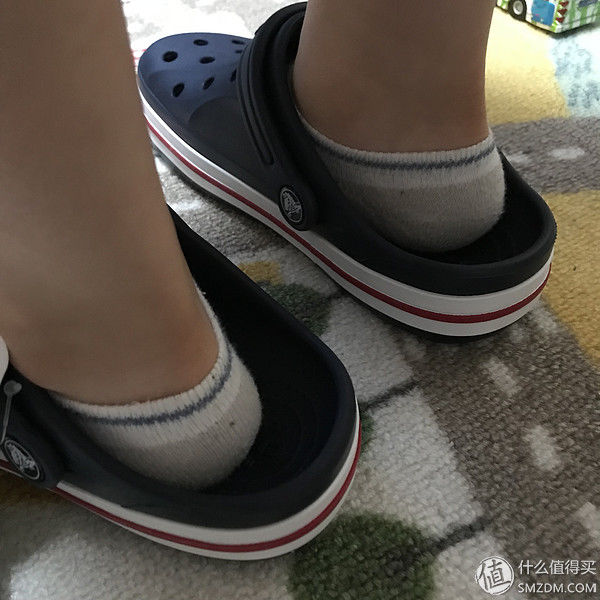 给儿子买的第N双鞋 篇四十一:Crocs 卡骆驰 贝雅卡骆班男童洞洞鞋