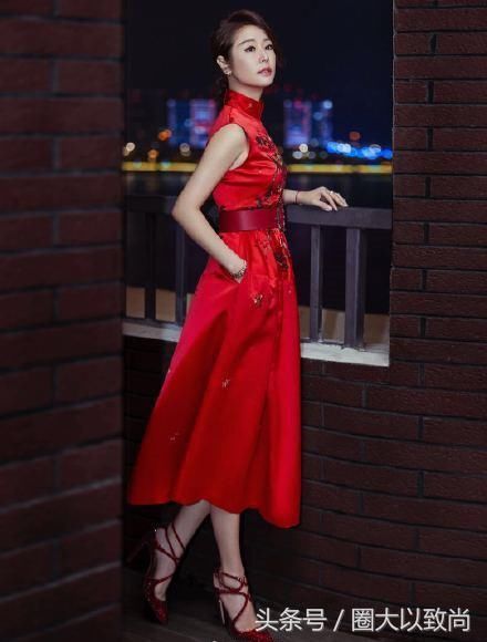 本以为林心如穿高跟很女神了，看见41岁陈数后，才知啥叫风情万种