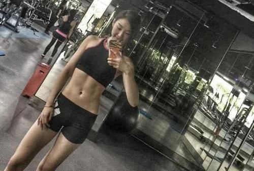 甜蜜动人的打底裤美女,充满妩媚范儿,浑身满满女人味