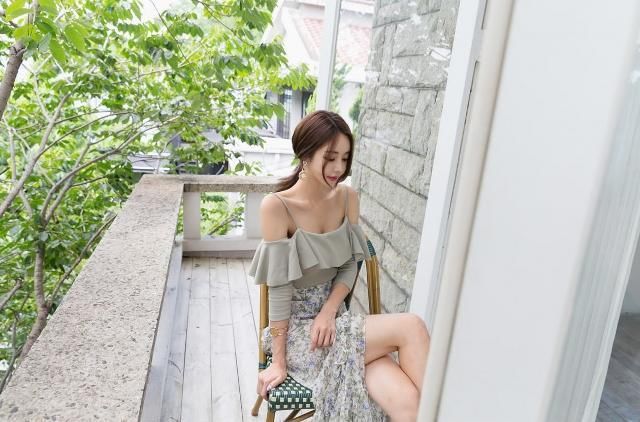 人像摄影：通过合适的妆容，展现出模特的高贵与奢华