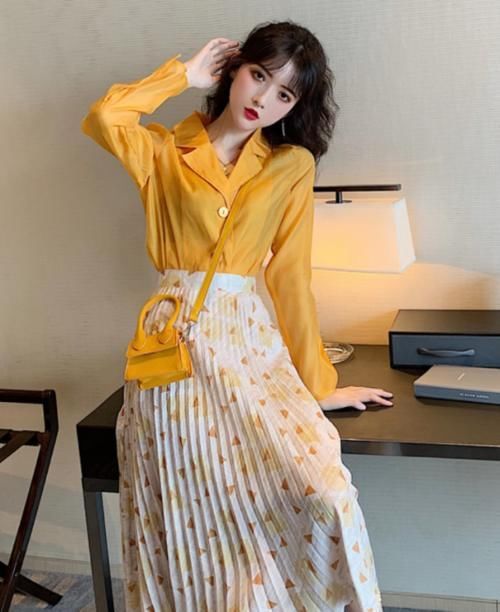  「设计是很」女生别傻乎乎整天穿裤子了，仙女都爱搭“过膝裙”，显瘦还时髦