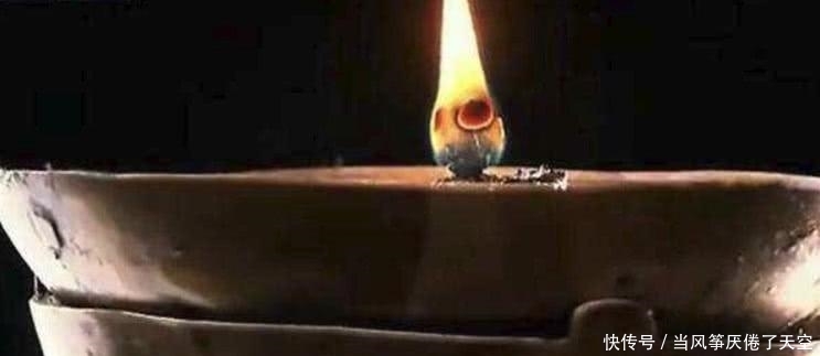 长明灯在武当燃烧六百多年不灭,专家都无法解释,却被游客一语道