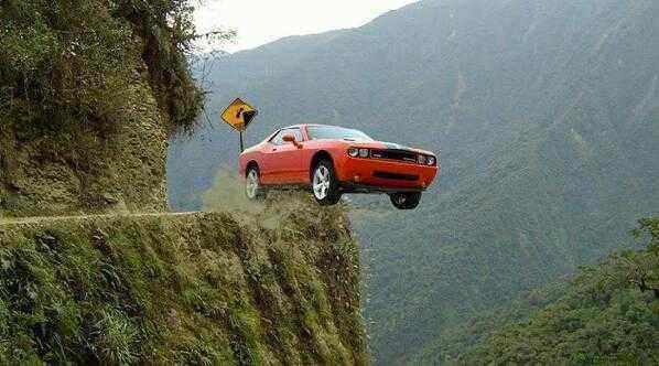 全球第一夺命公路，每年300人丧生于悬崖，敢走的司机胆得多大