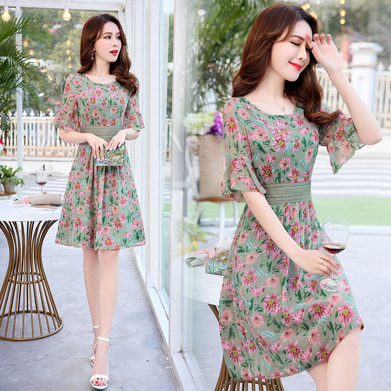 新出一种美，令男神人挪不开眼，妩媚娇艳齐一身，简直美的太疯狂