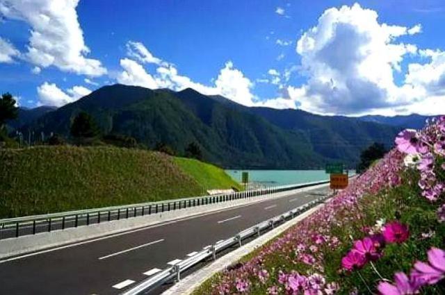 中国最美自驾游高速耗资380亿,中途可停留,不收取一分过路费