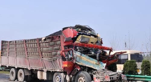  #升级#治超升级，货车不让上高架、超载车高速劝返，卡友受影响