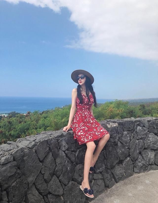  『就算』快扔掉这3款初夏拖鞋吧！又土又丑就算了，还一股爆款“廉价感”