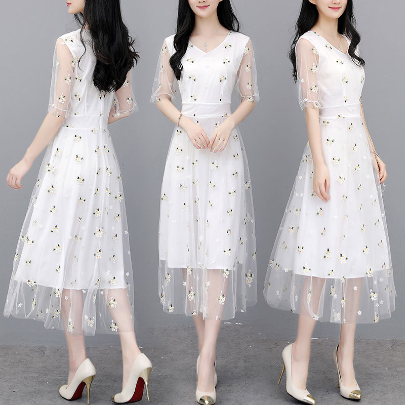 原来现在有一款比旗袍好看千倍的“减龄裙”，妈妈穿真的超级显嫩