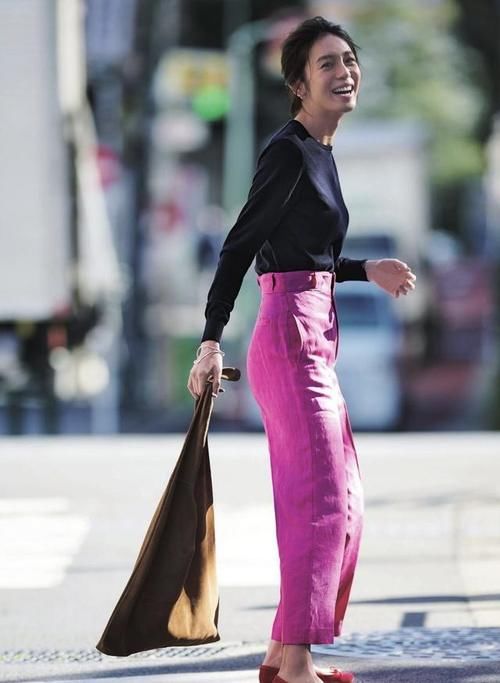  『红色』春天的衣服最好配色了！玫红色日系优雅搭配，穿出气质与活力