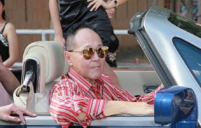 他83岁依旧风流不减,自称女友过万,花百万只为牵一下林志玲的手