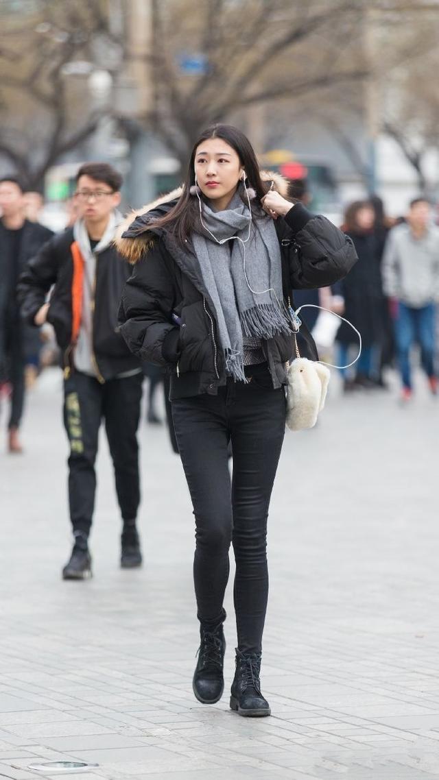 「流下来」街拍当眼泪流下来,才知道,分开也是另一种明白!