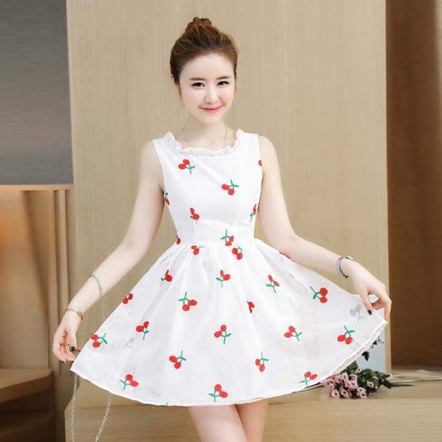  碎花■肤色暗黄的MM别担心，这10款碎花连衣裙，穿上优雅显白又减龄