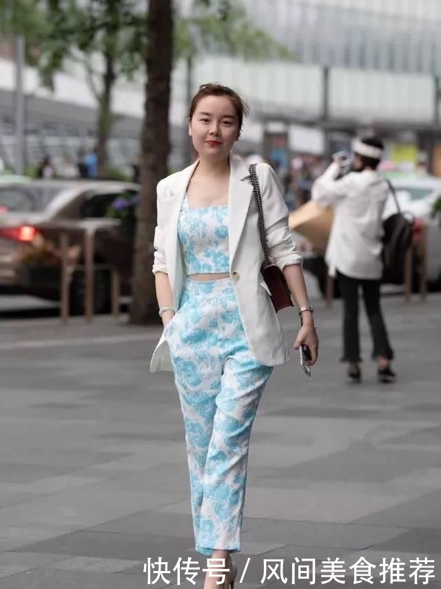 显得:高跟鞋时尚穿搭,让女性显得美丽又优雅