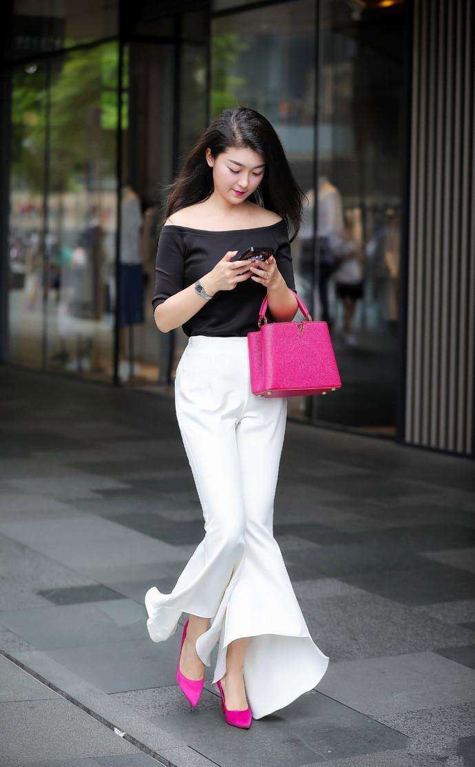 成都街拍: 感受一下叠穿的魅力 网友: 羡慕最后一个男人