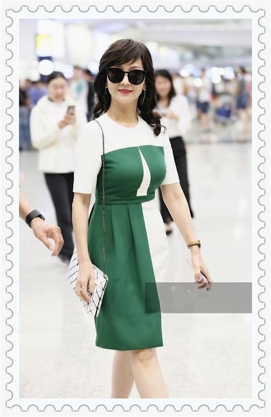 赵雅芝够狠！63岁穿裹胸裙胸下全是腿，这身段比20岁的我还好