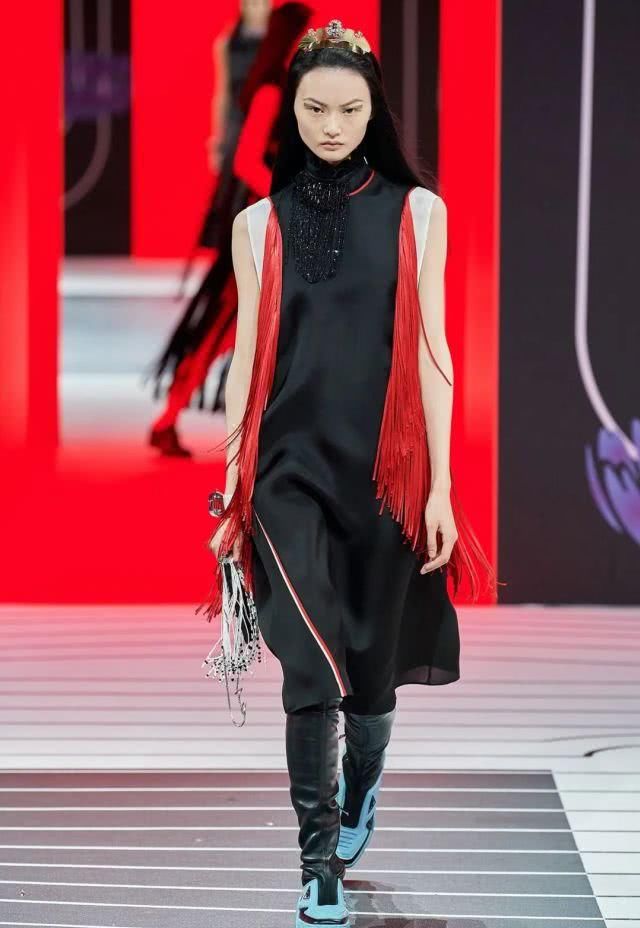  [Prada2020]Prada2020秋冬打造复古风潮