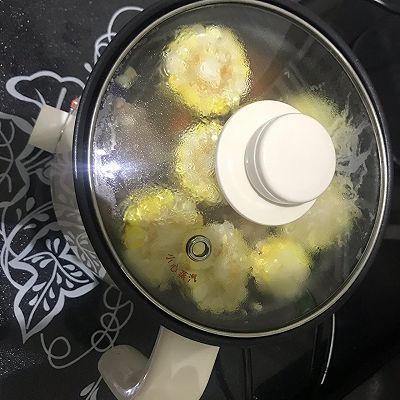 胡萝卜:胡萝卜玉米排骨汤