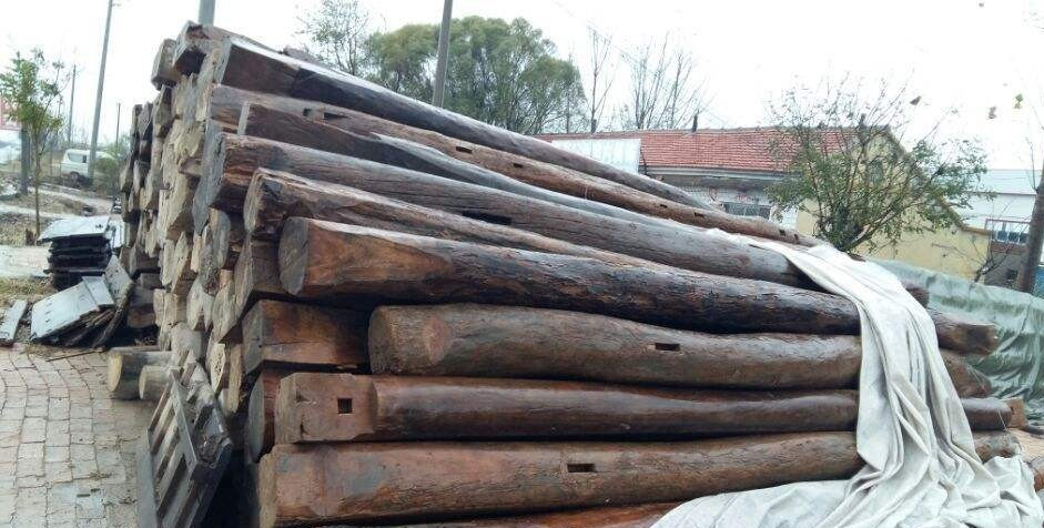 常常有人到农村高价收购房梁，用来干啥？看完才知猫腻