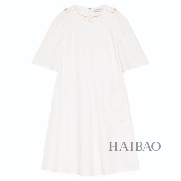 如何用白色单品时髦度夏