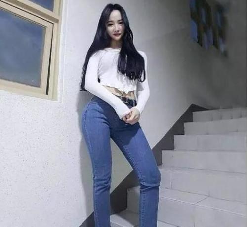 时尚穿搭,如果你想成为时尚的佼佼者,牛仔裤将成为你最好的选择